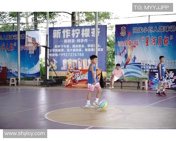 微笑篮球明星展现运动魅力与积极人生态度的完美结合